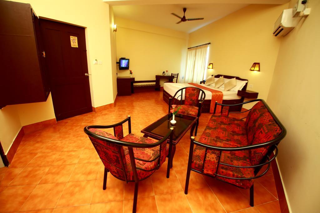 Michaels Inn Thekkady Esterno foto